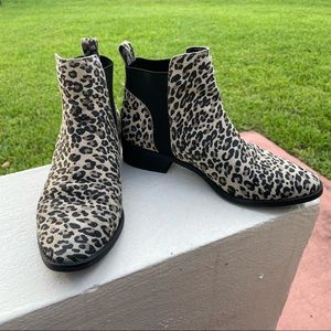 Dolce Vita Tristan suede leopard print Chelsea boots rubber soles pull o…